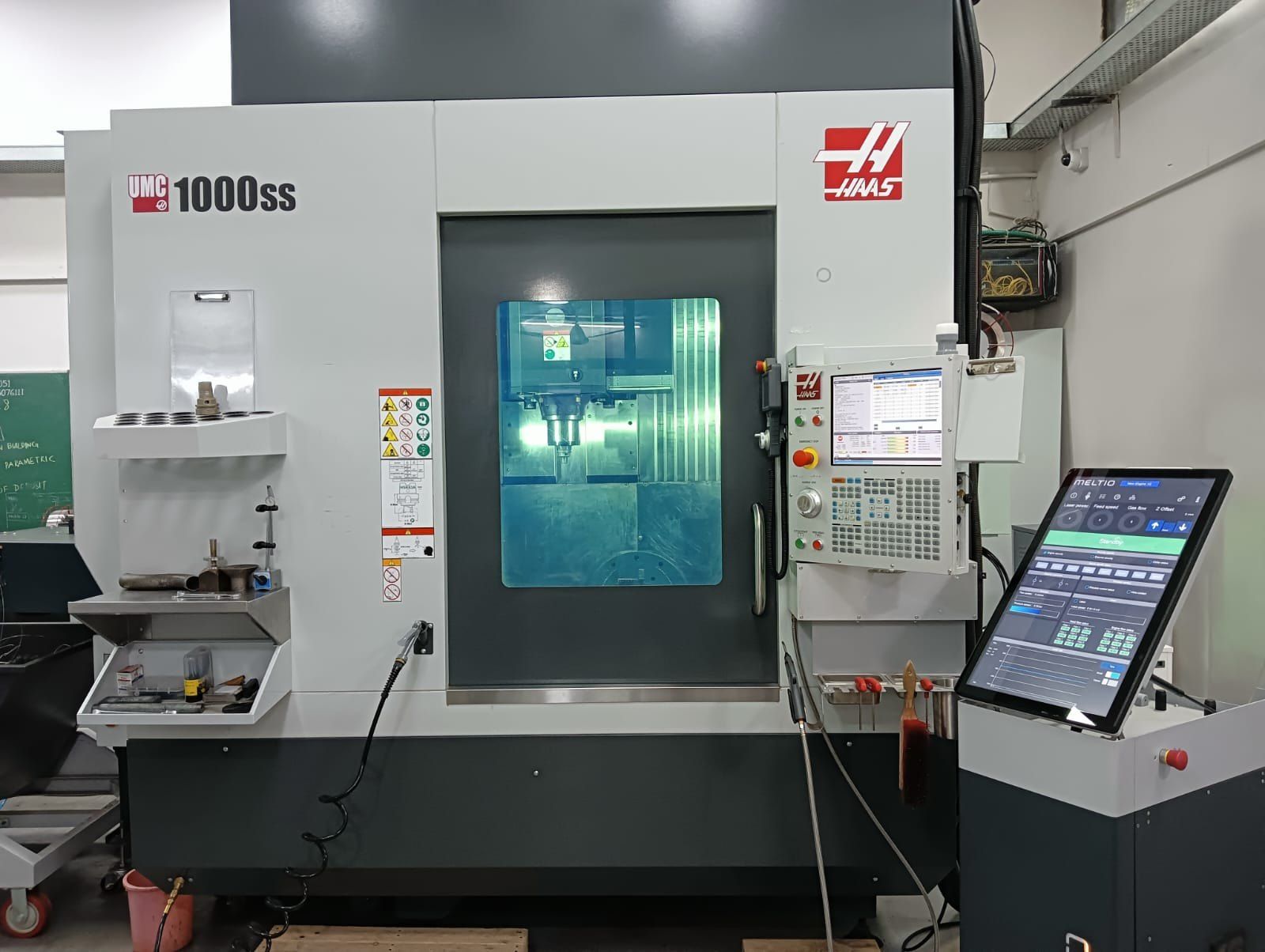 HAAS UMC-1000SS five-axis machining centre